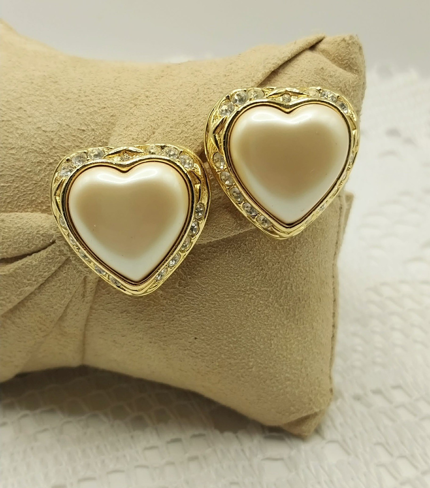 Vintage Joan Rivers Gold Plated Rhinestones & Faux Pearl Heart Clip On Earring