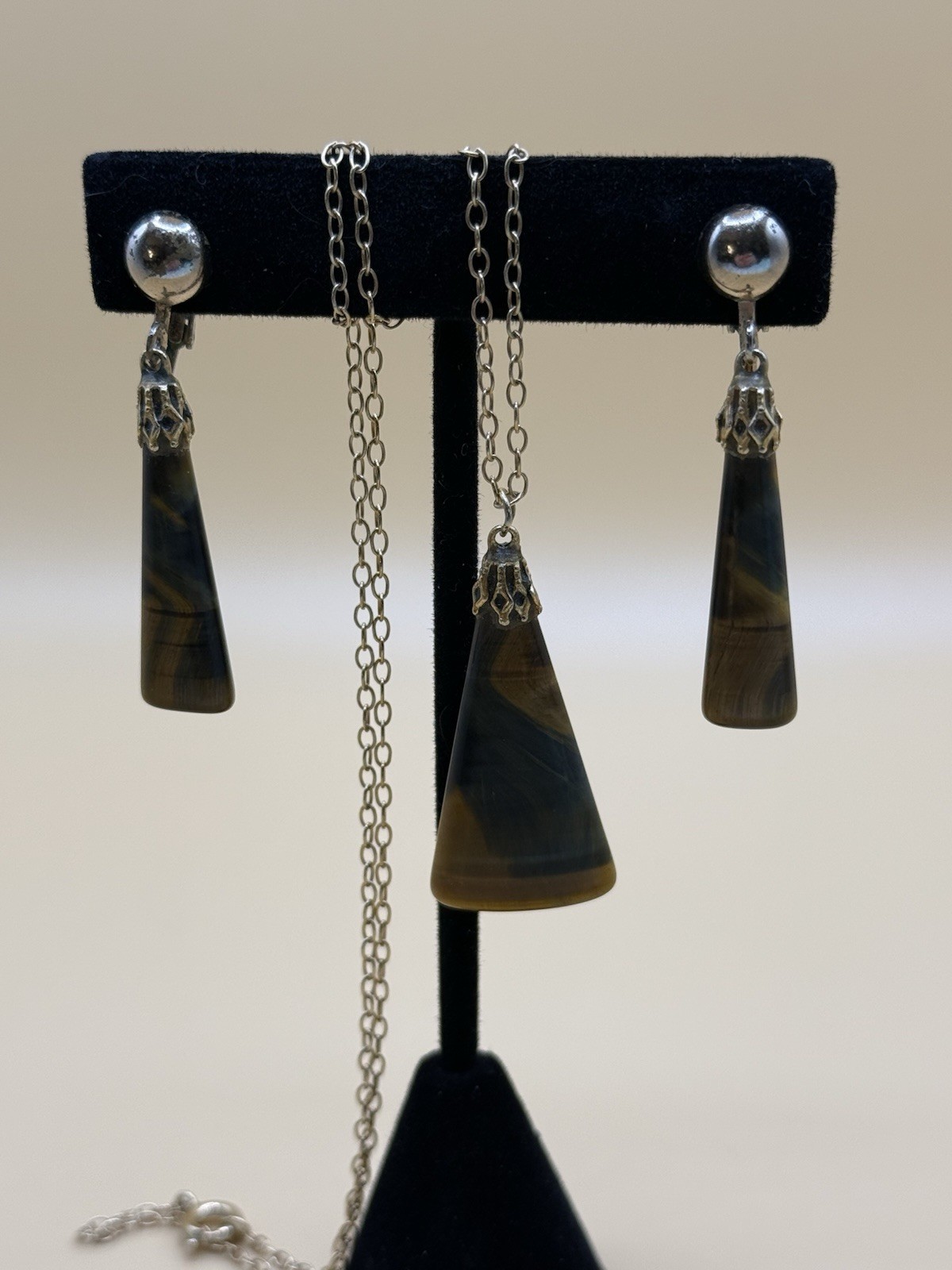 Vintage Tiger’s Eye Necklace & Clip Earrings Set – Gold Tone