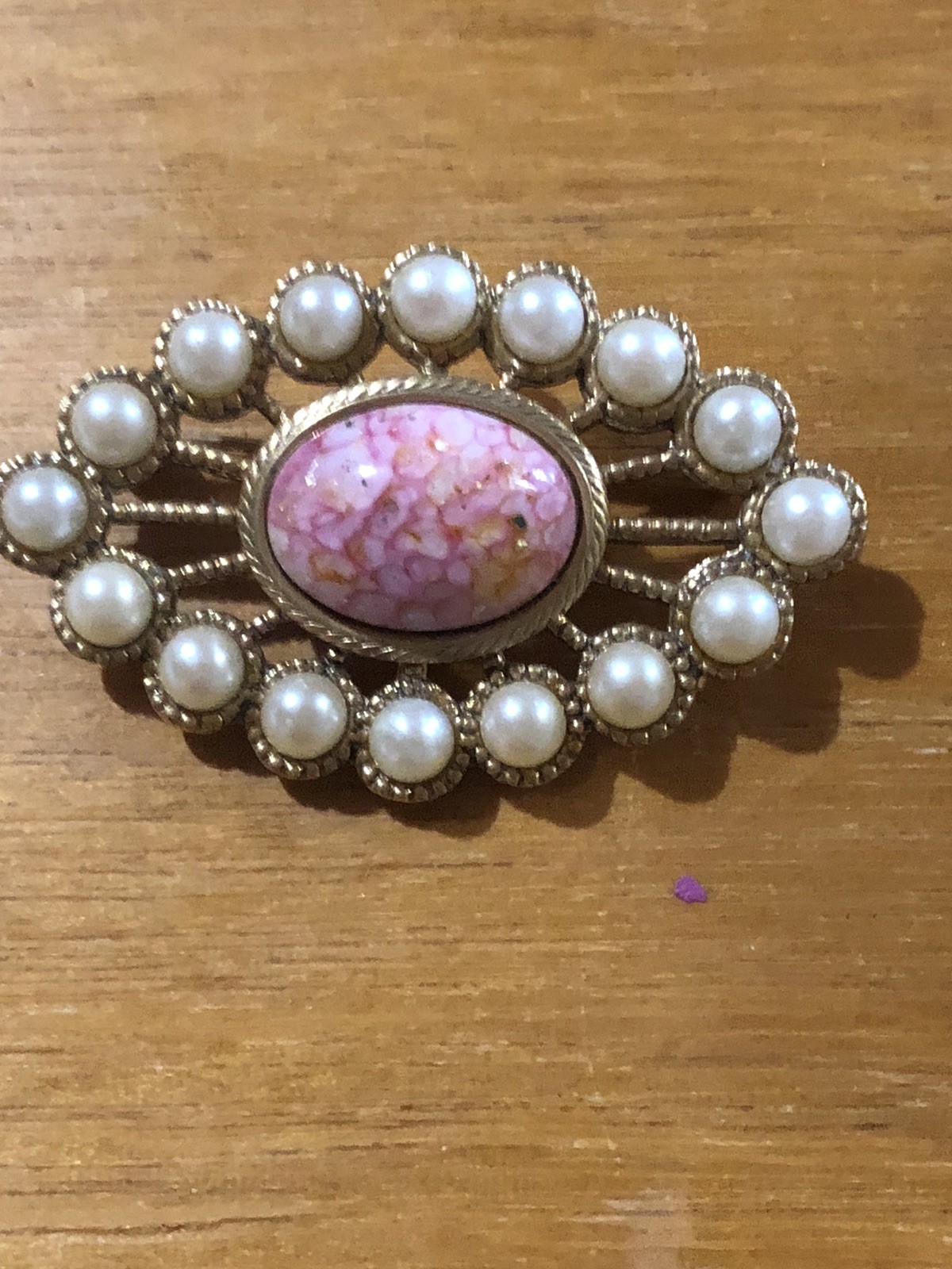 VTG. GOLD TONE FAUX PEARL & WITH PINK CABOCHON CENTER BROOCH 2″