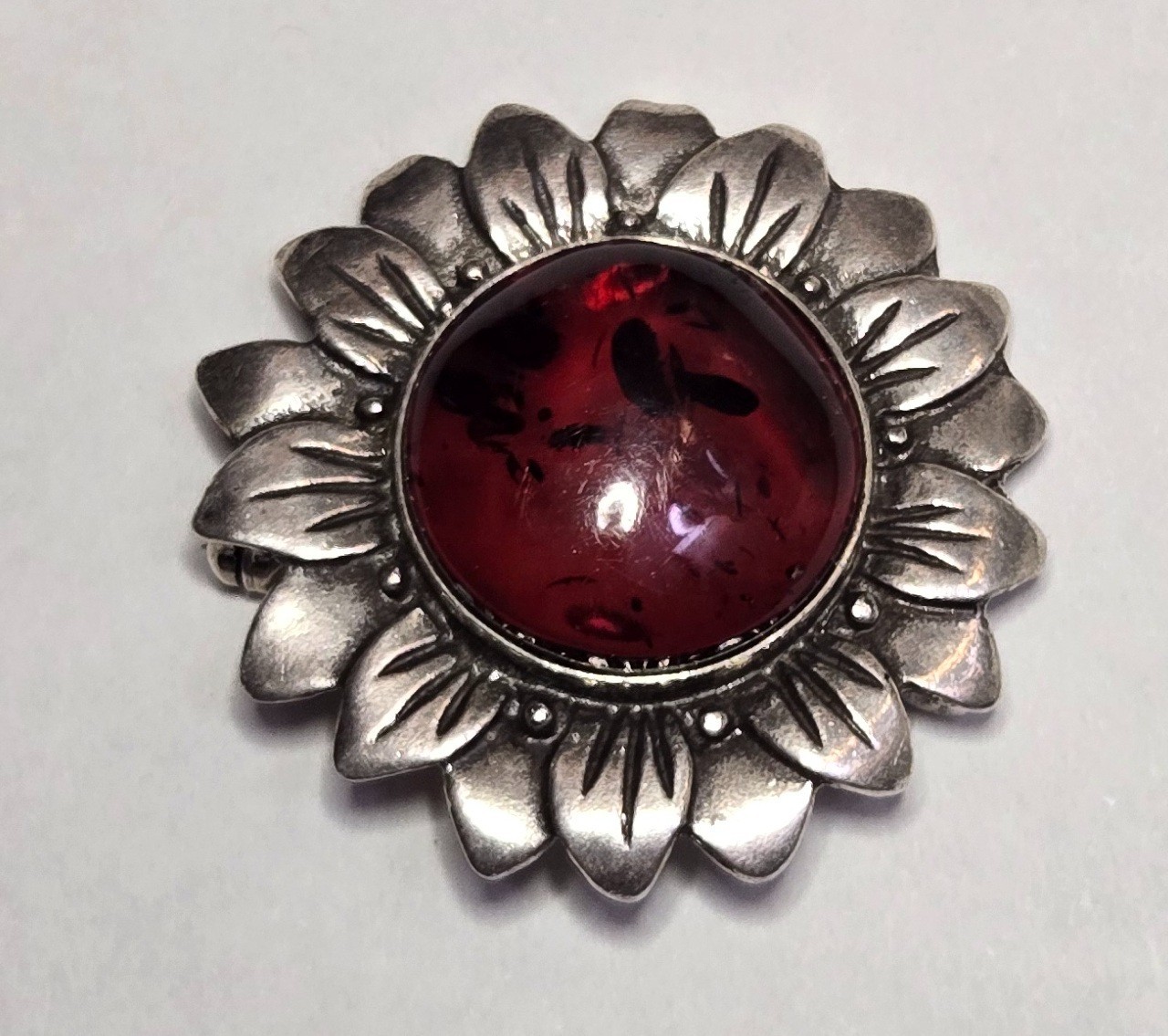 Vintage Brown Natural Amber Pin Brooch, Sunflower-Shape, Sterling Silver, Latvia