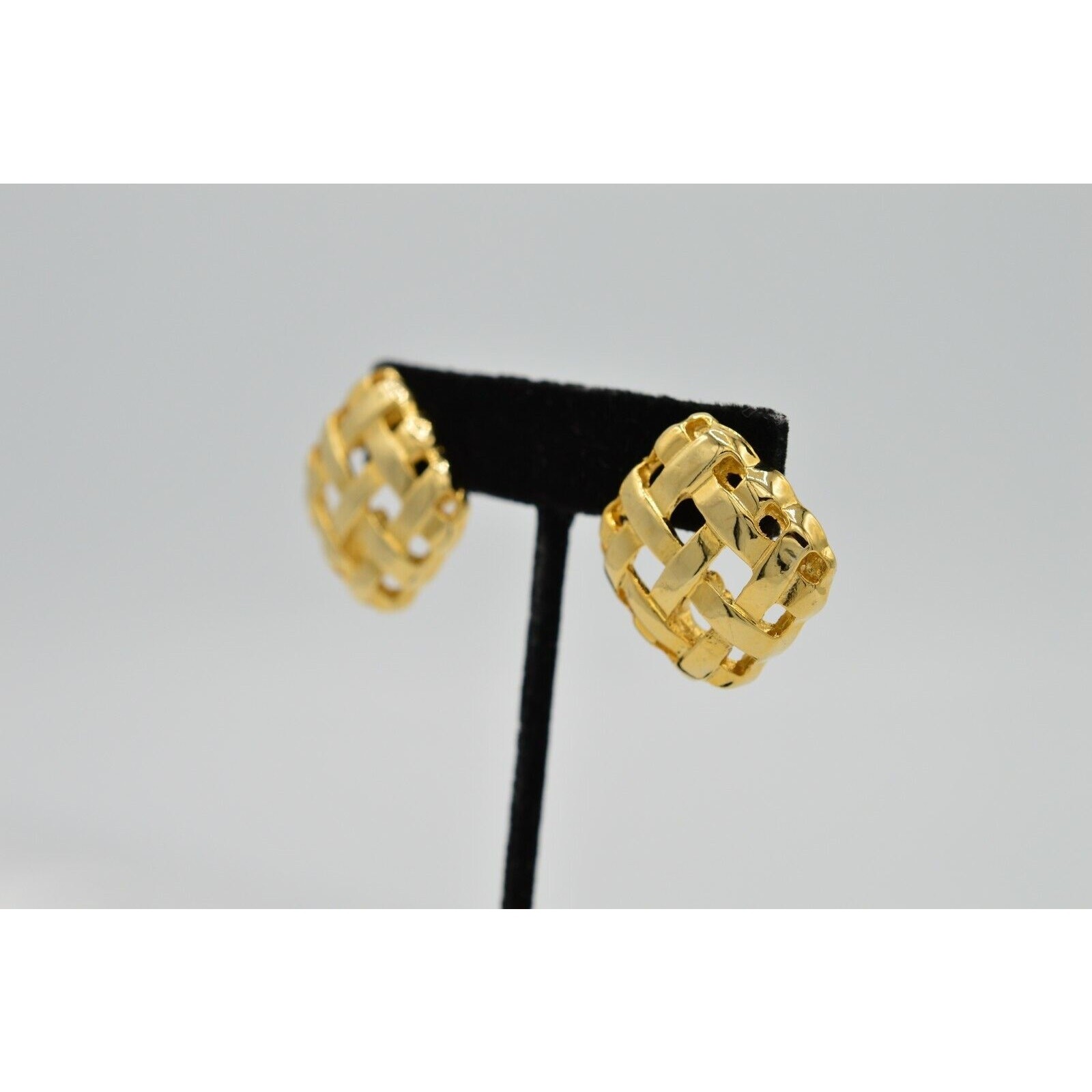 Vintage Openwork Quilted Earrings Pierced Gold Tone Geometric 1.25″ NOS 1980s 9C