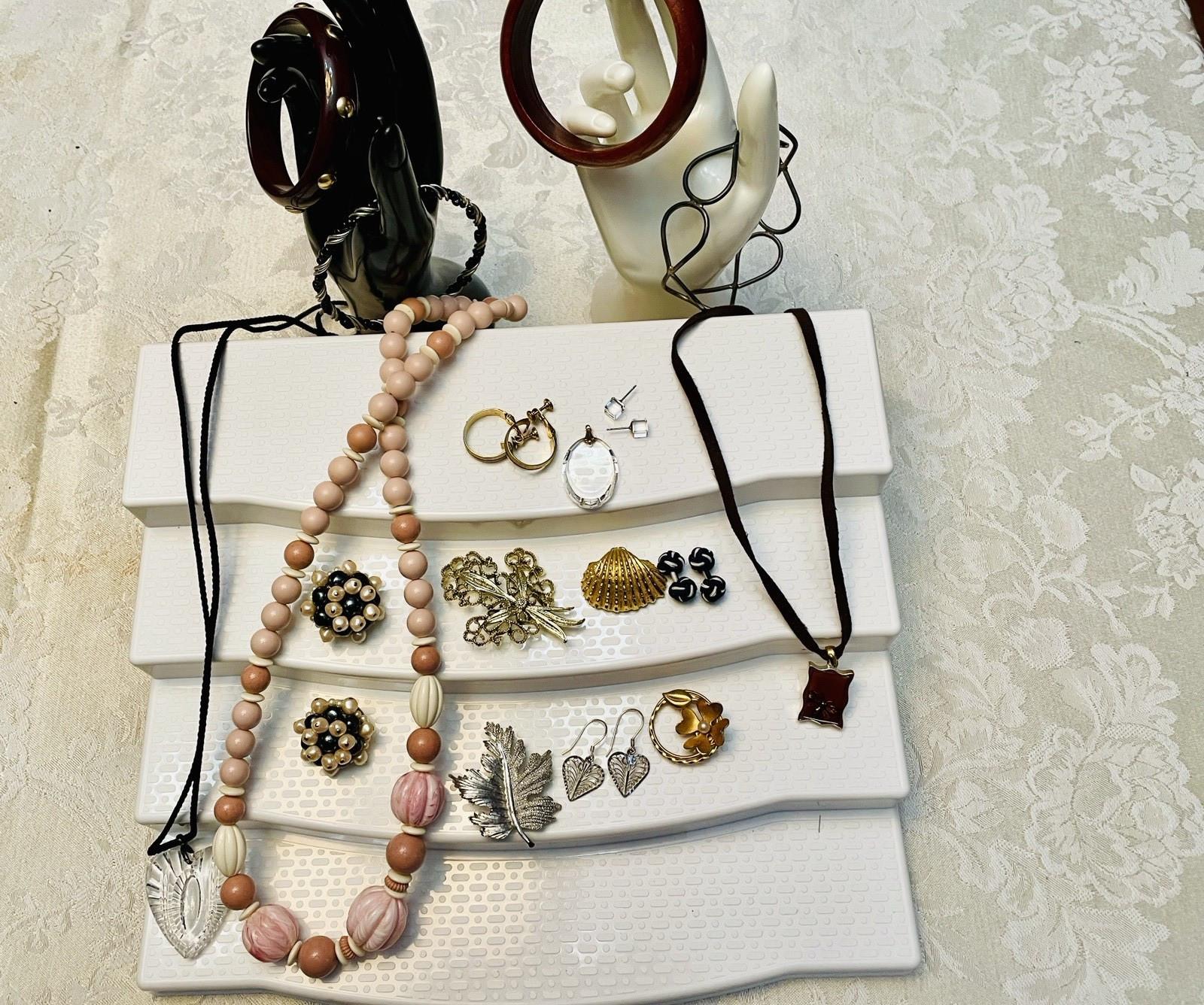 Retro Jewelry Lot 17 Pc – Necklaces Earrings Bracelets Brooches Pendants Cuff