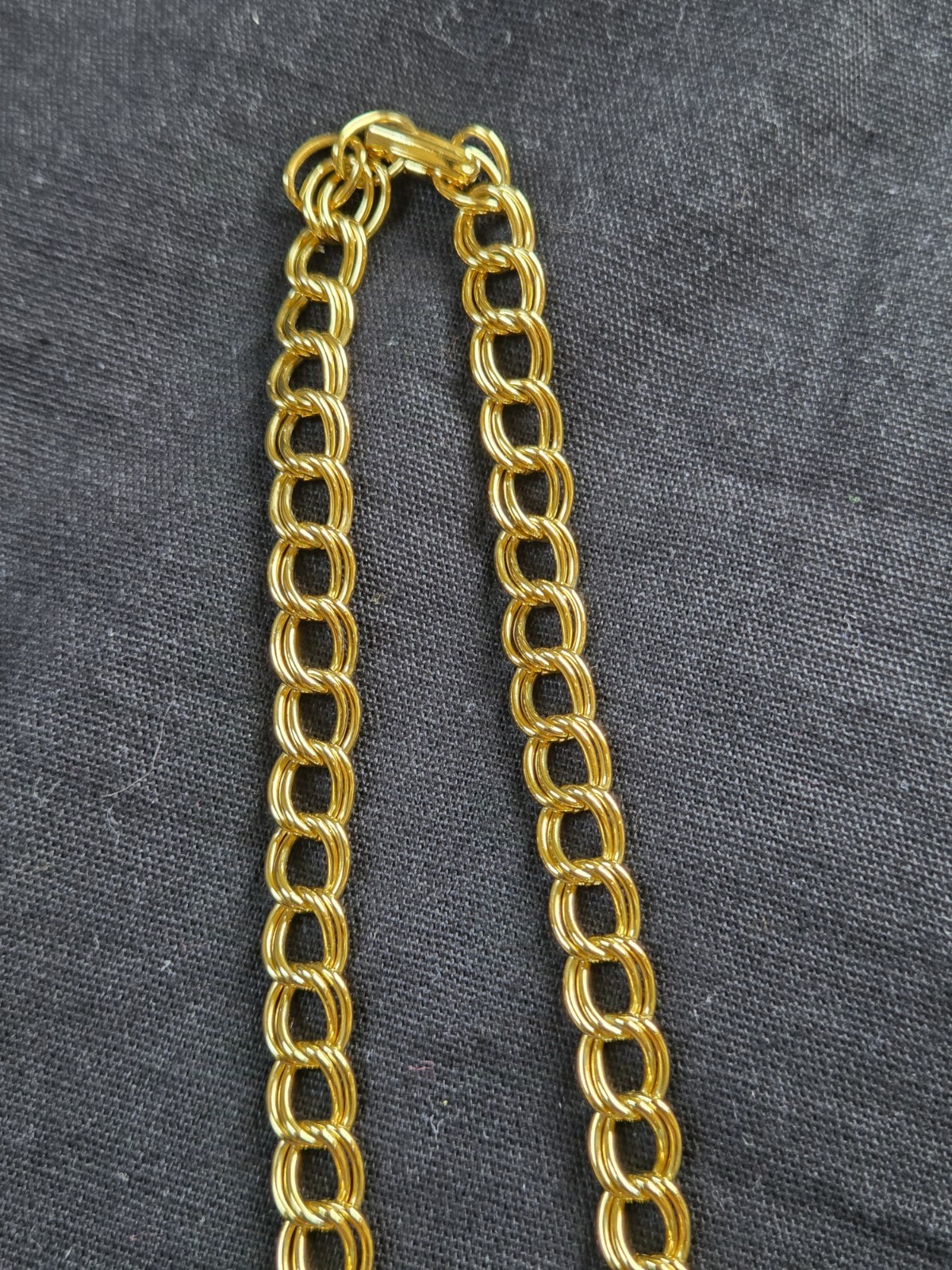 Gorgeous! Goldtone & Rhinestone Necklace(15″) & Clipon Earrings(.75″) Vtg