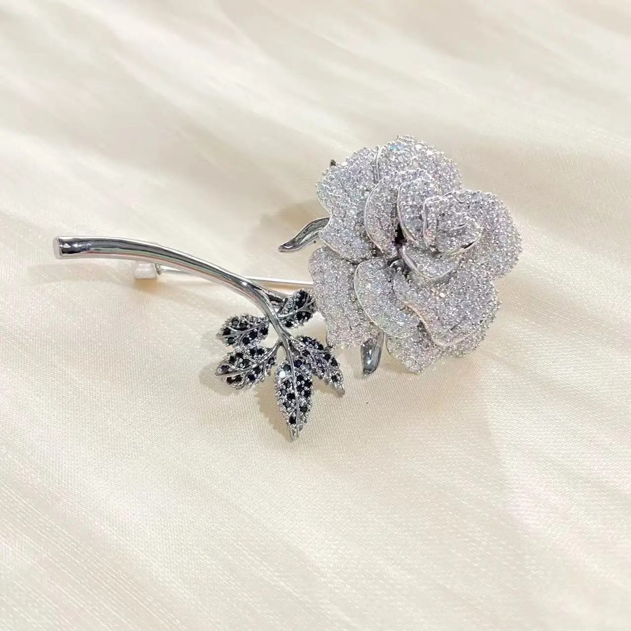 2 PCS Vintage Flower Alloy Brooch Pin Women Fashion Jewelry Vase Style Accessory