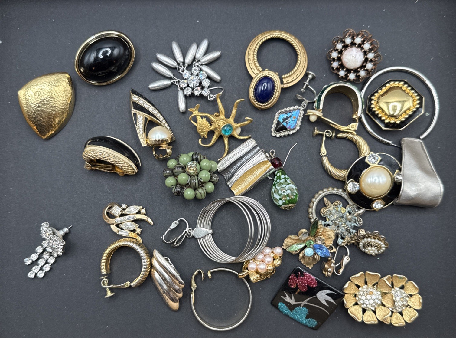 Lot Of SINGLE Earrings Mostly Vintage Clip On – Parts Craft – Some Signed E3-11