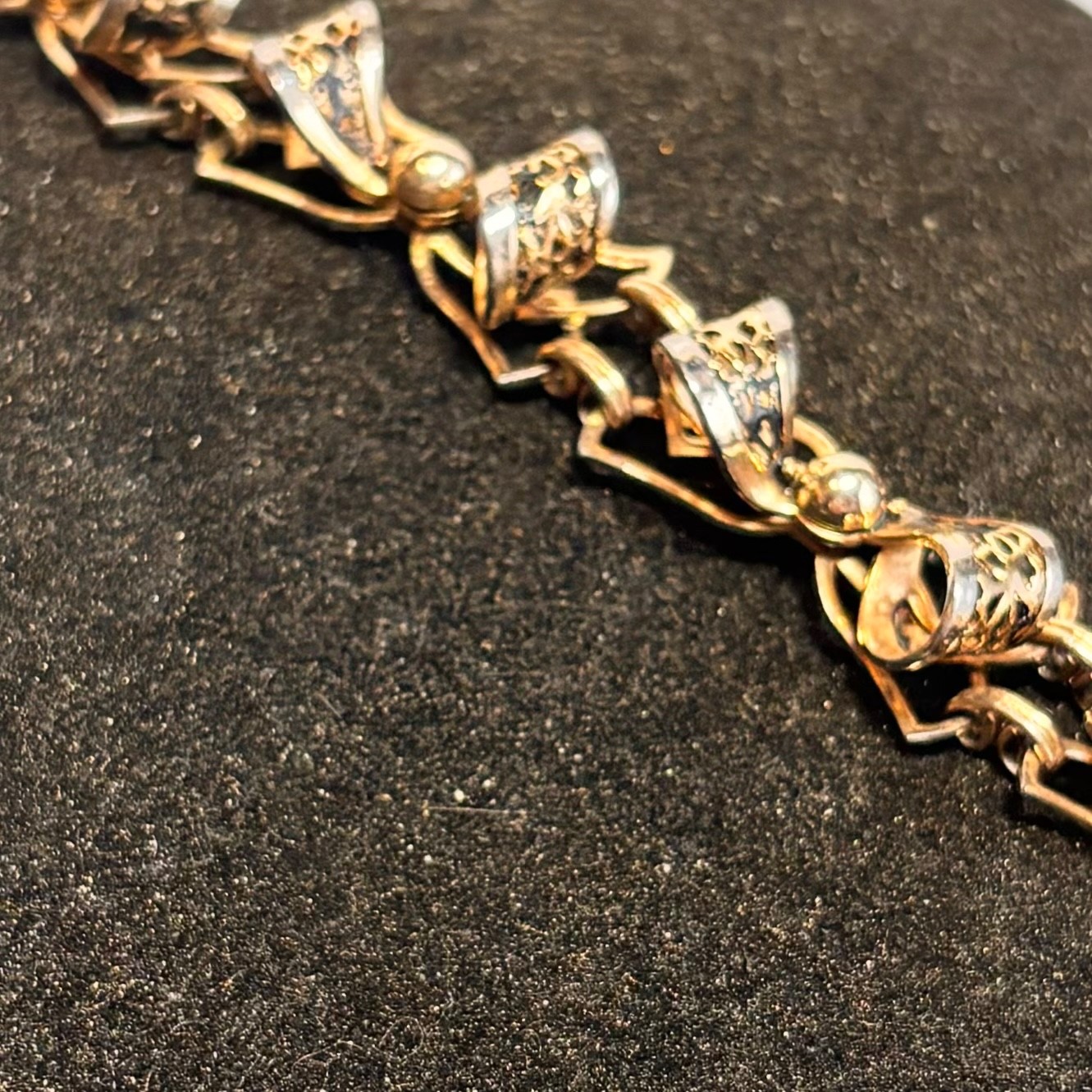 NECKLACE BRACELET SET goldtone metal bows hook + fold clasp vintage DAMAGE color