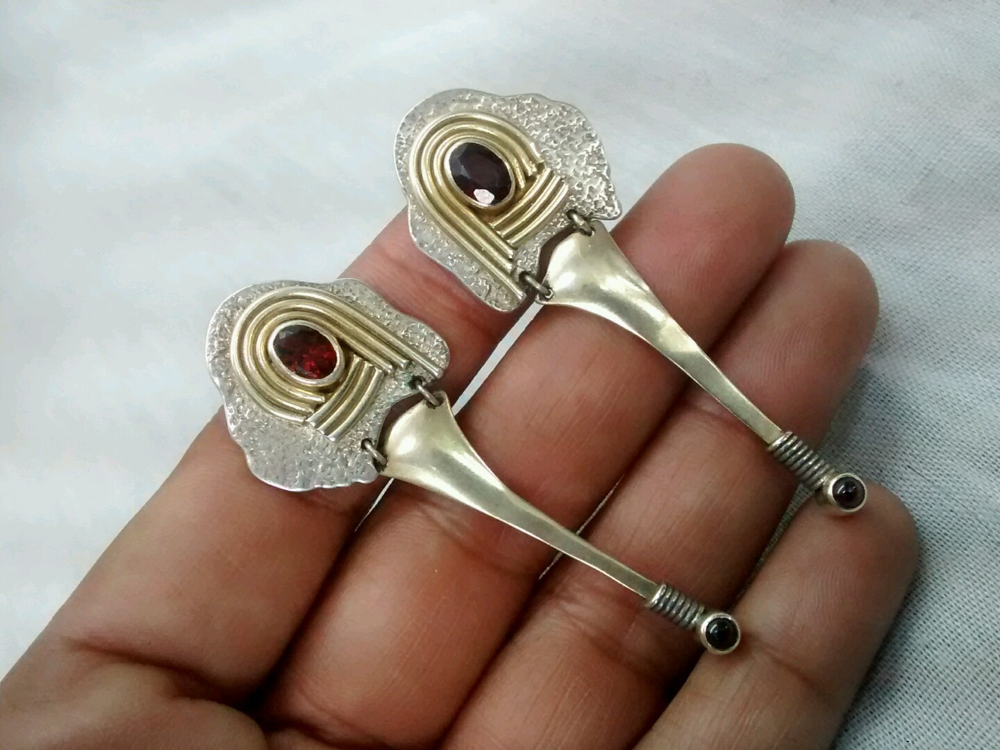 Artisan studio Modernist “YES” Sterling 925 2 tone garnet Pierce earrings
