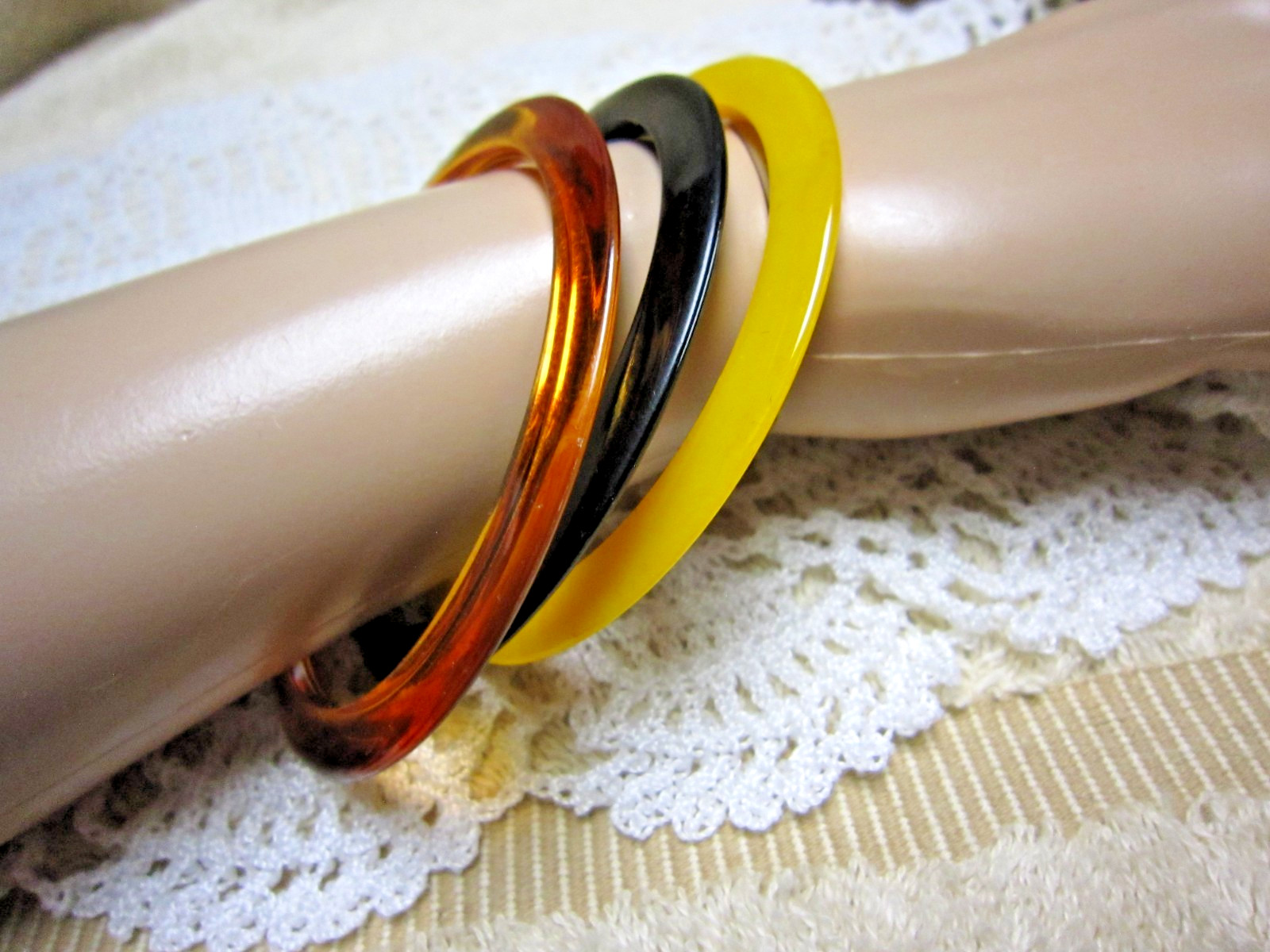 SARAH COVENTRY “BANGLES” Bracelet Set of (3) Acrylic Black, Butterscotch, Rust