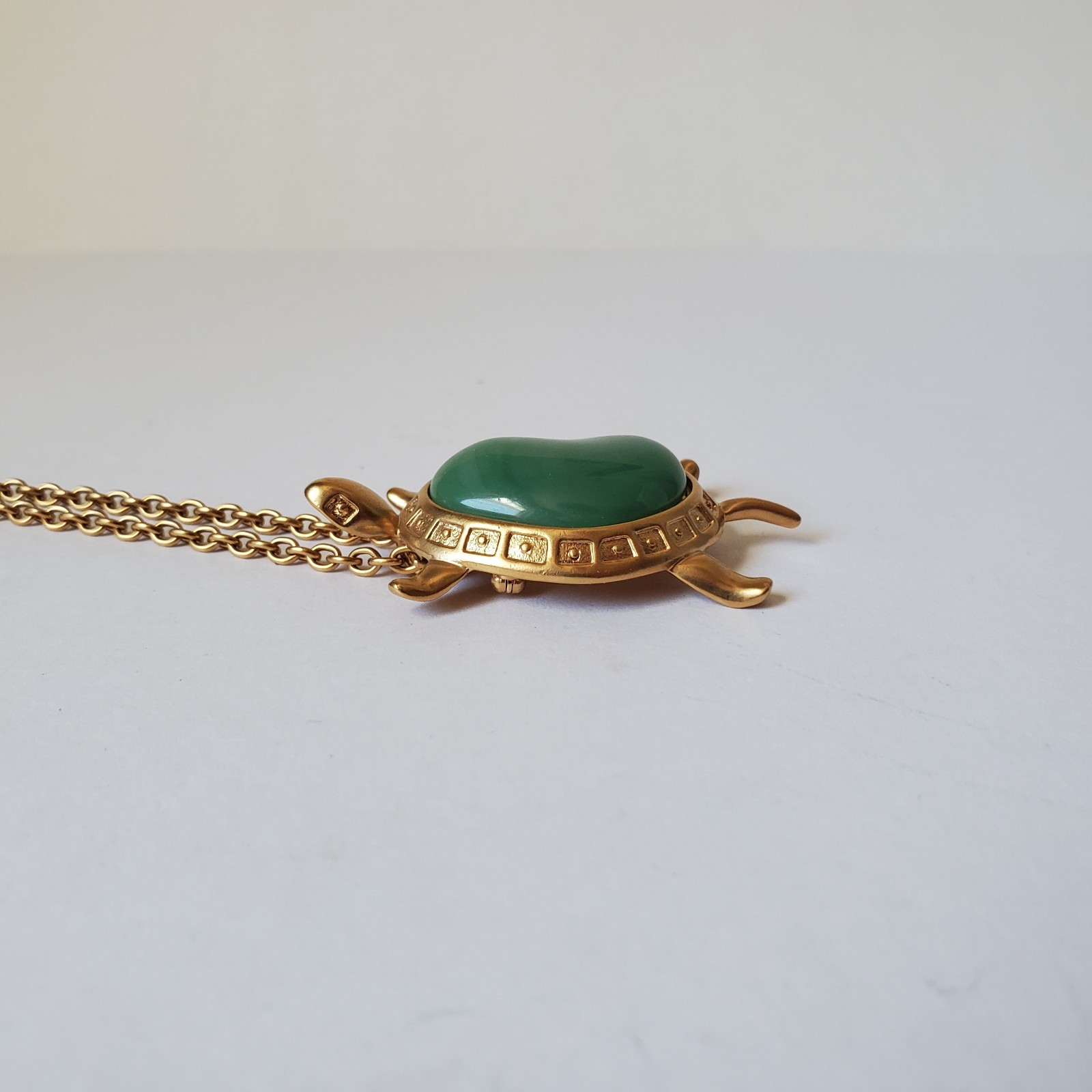 Avon Vintage Turtle Pin Pendant Necklace Brooch Faux Jade Green Gold Tone Signed