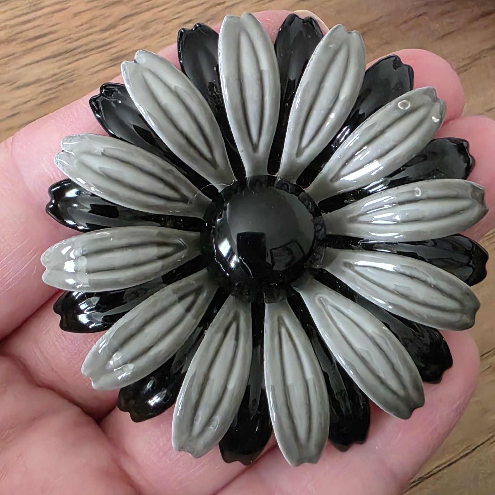 VTG Large Pop Mod Black Grey Gray Enamel Metal Flower Brooch