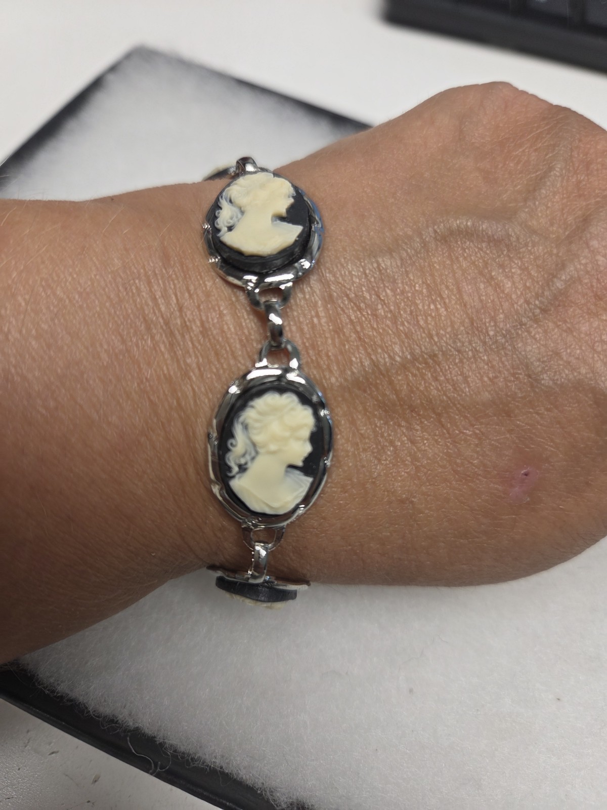 Vtg silver tone black white Cameo Bracelet