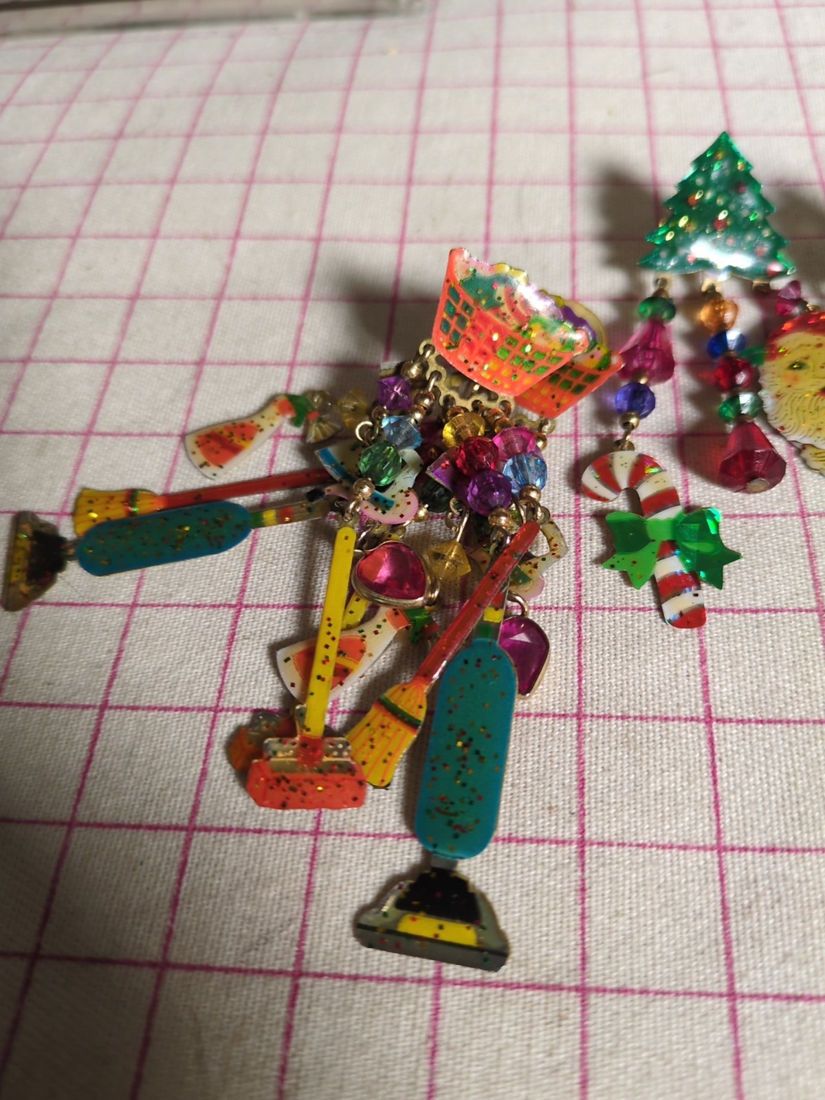 Vtg 80s (2) Watta KCFA Laundry Christmas Santa Earrings Lunch At The Ritz -like