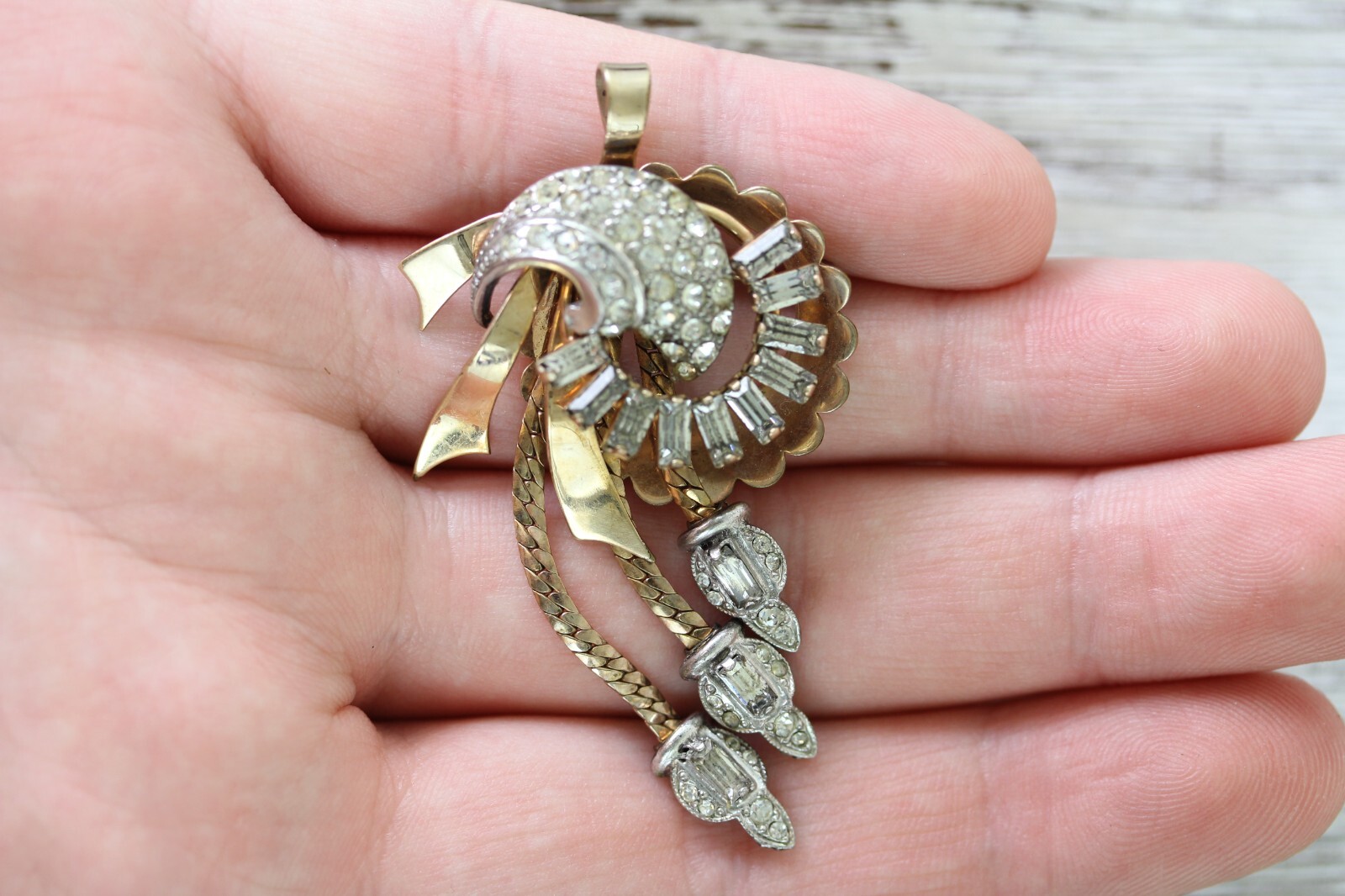 VINTAGE 1940’S RHINESTONE DANGLE GOLD FILLED PENDANT BROOCH PIN RETRO PRETTY