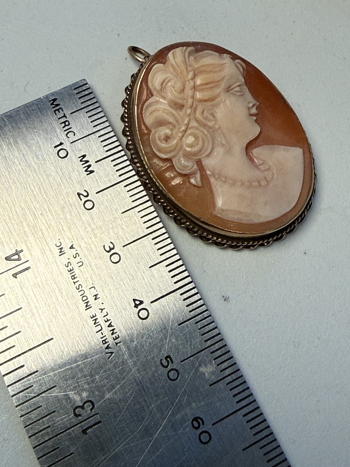 Vintage 14K Gold Hand Carved Shell Cameo Brooch Pendant Large Estate Piece 7.1g