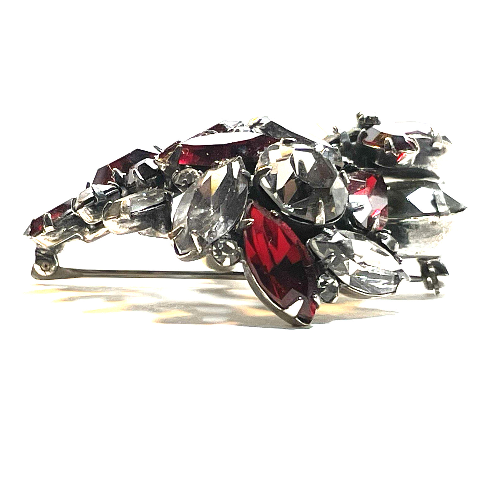 VINTAGE WEISS UNSIGNED SILVER TONE RUBY RED RINESTONE CLUSTER DOME BROOCH