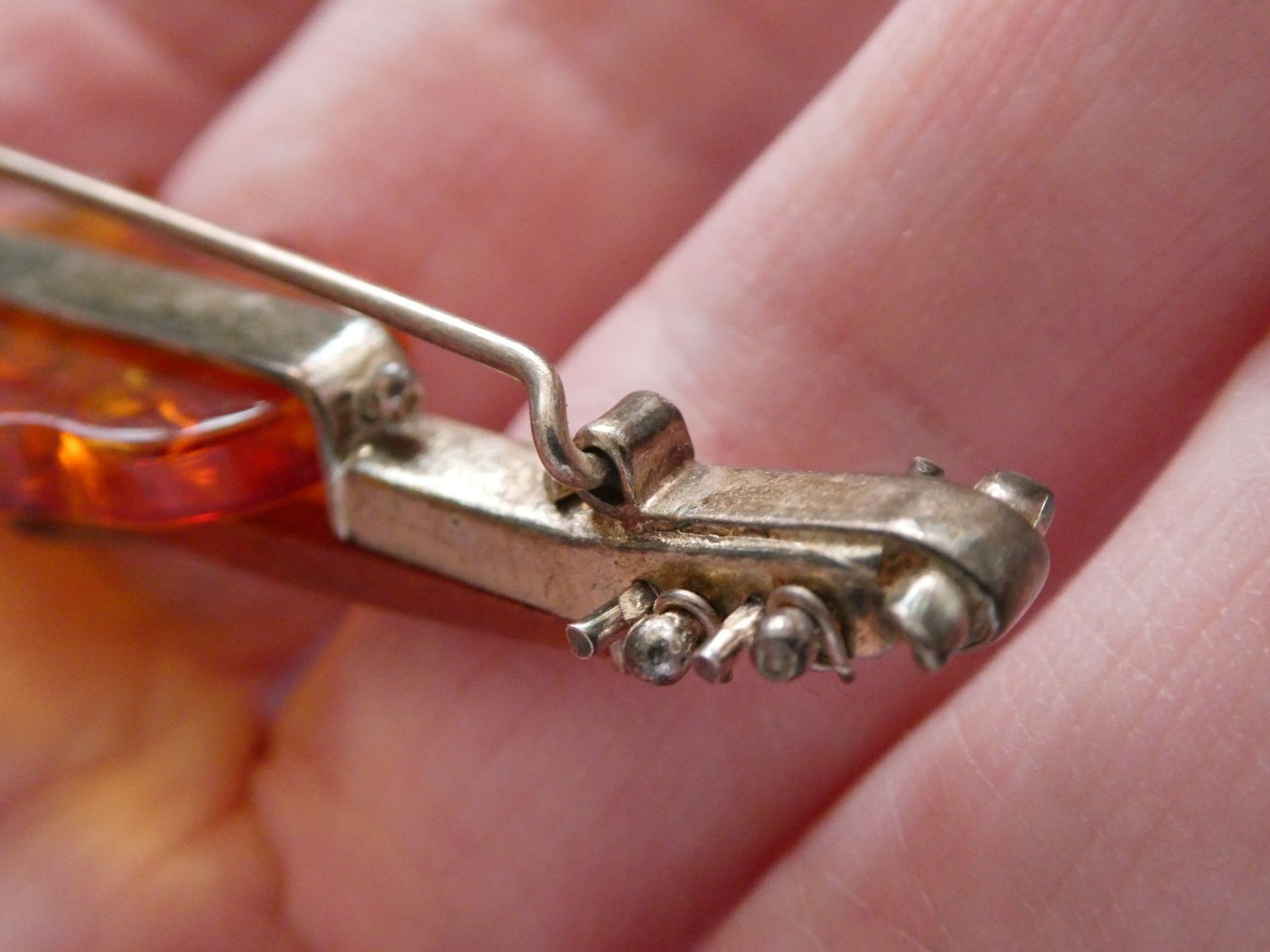 Vintage Polish Sterling Silver Carved Baltic Amber Violin Pin Brooch 6.4g 55mm