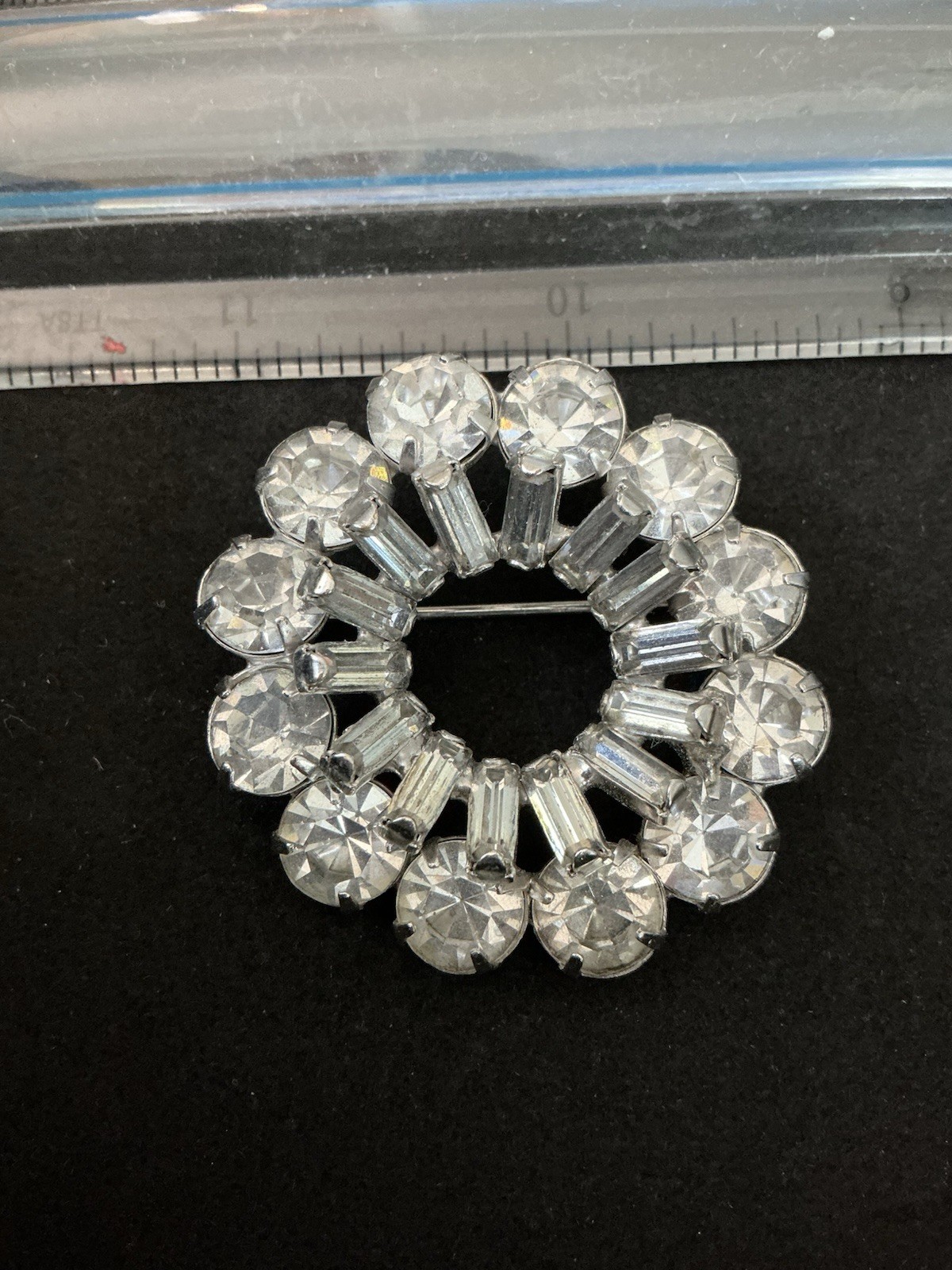 Vintage Weiss Clear Rhinestone Round Brooch Chunky Stunning Pin Silver Tone