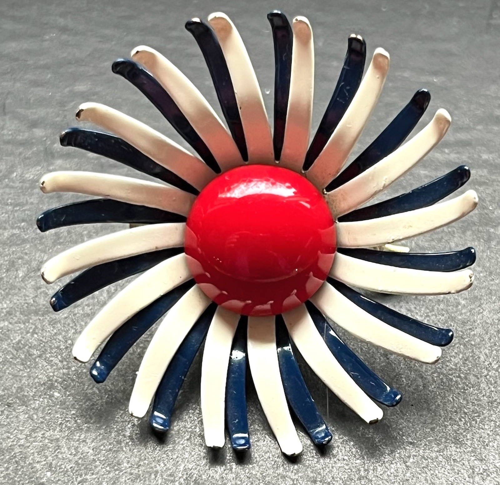 vtg RED, WHITE, DARK BLUE Layered Pinwheel Daisy PIN. Enamel & Metal. 1.75″.’60s