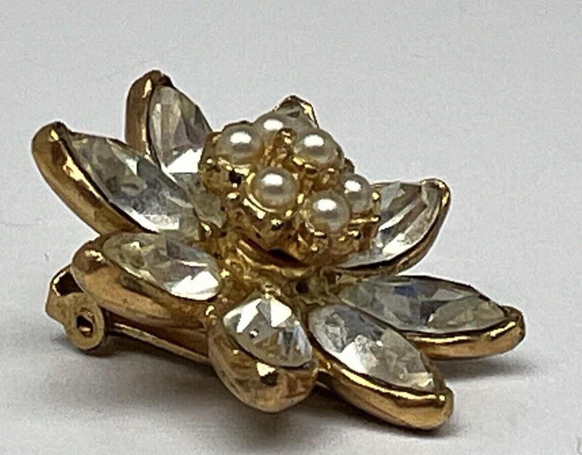 Vintage Gold Plated Crystal Clear Rhinestones Flower Design w/faux pearl center