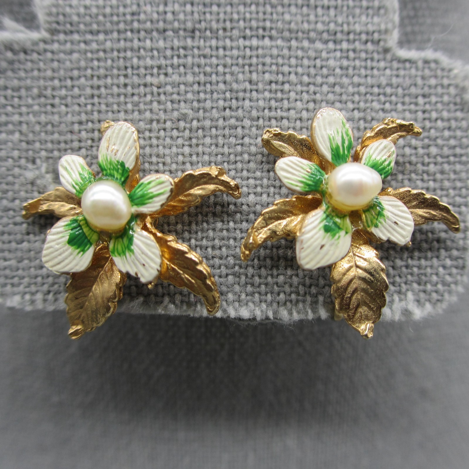Vintage Enamel Flower Brooch Earrings Set White Green Dainty Gold Tone Screwback
