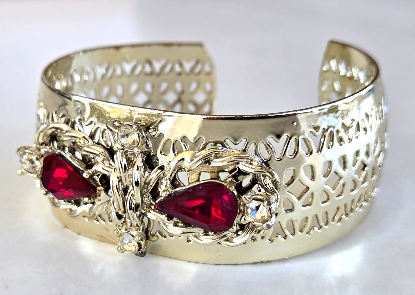 Vintage Red & Clear Rhinestone Gold Tone Lace Cuff Bracelet 6-3/8″