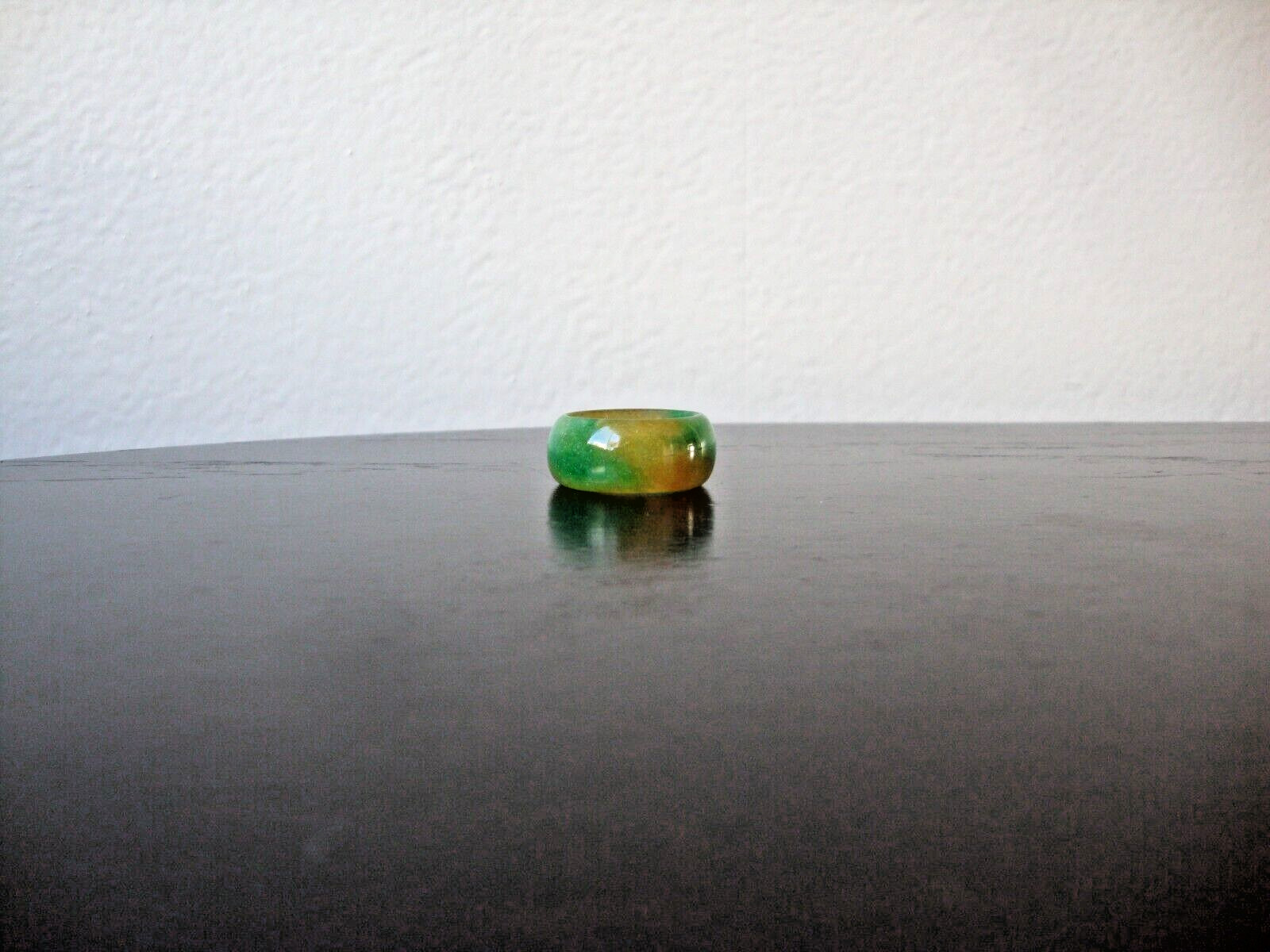 VINTAGE 1970s HONG KONG MULTICOLOR JADE AGATE 10 MM BAND SZ 8.5