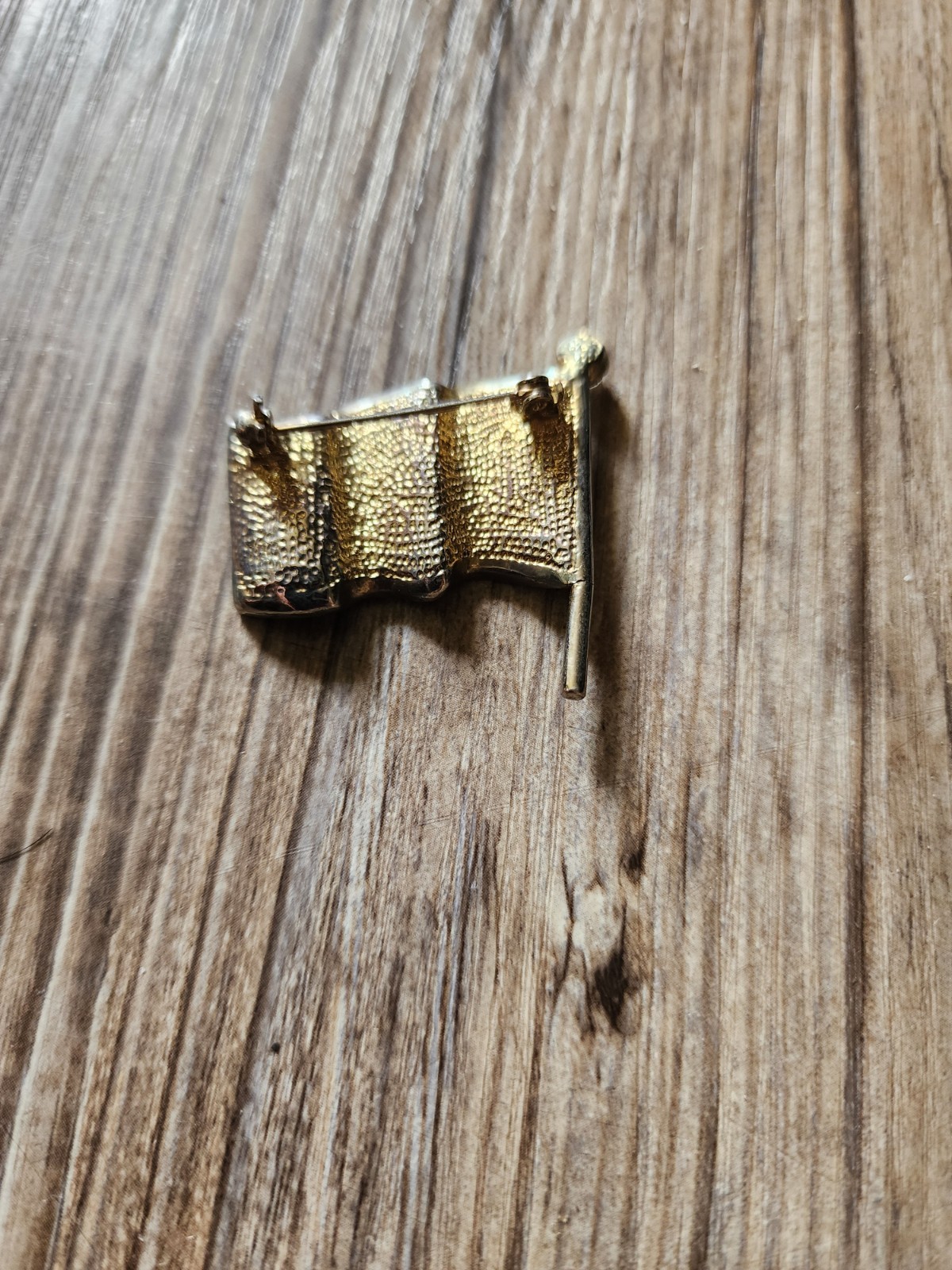 flag pin brooch