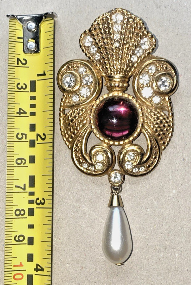JEFF LIEB AMETHYST CABOCHON GOLD TONE BROOCH with TEARDROP FAUX PEARL VINTAGE