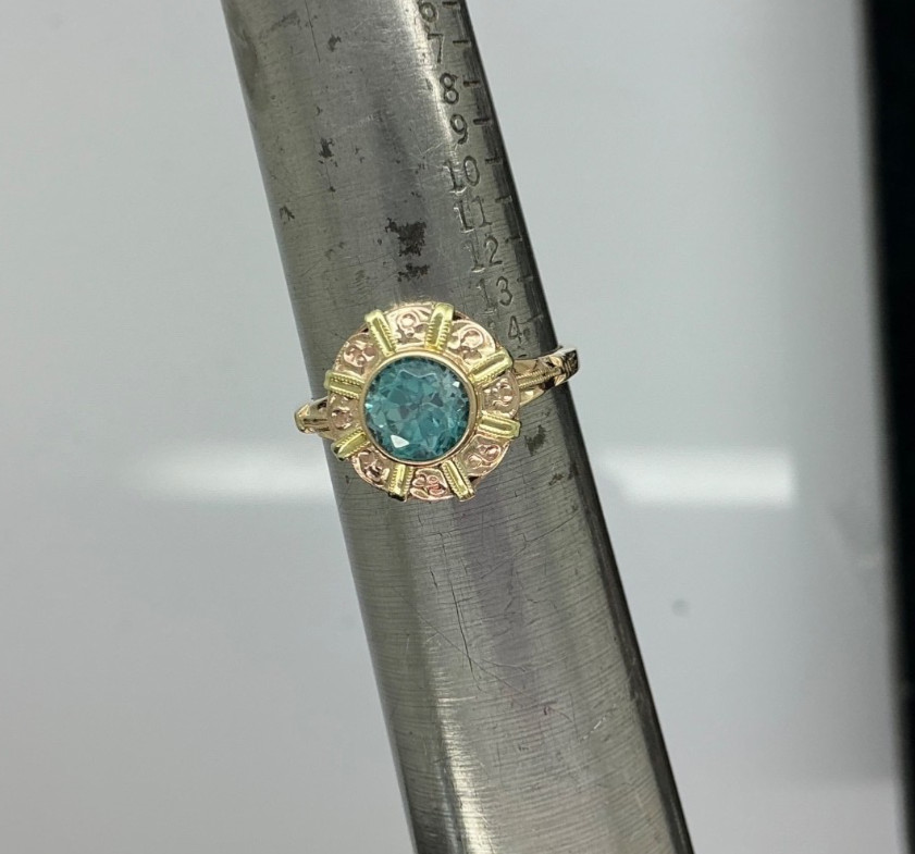 BEAUTIFUL Vintage Art Deco Yellow and Rose gold Blue Zircon Ring size 6.25