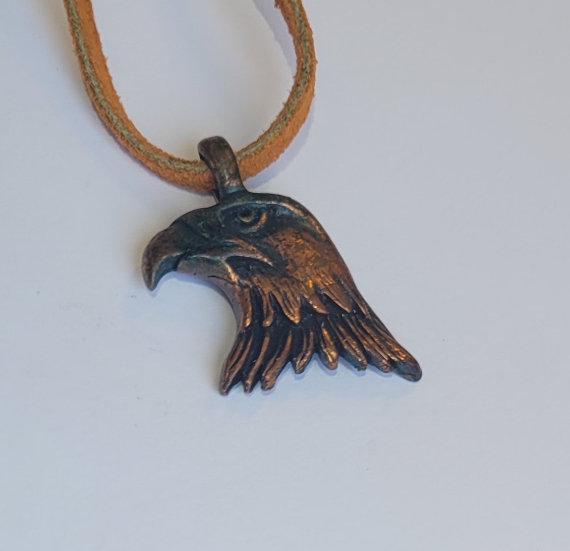 1980s Antiqued Copper Eagle Head Pendant On 25in Suede Leather Cord Vintage TC