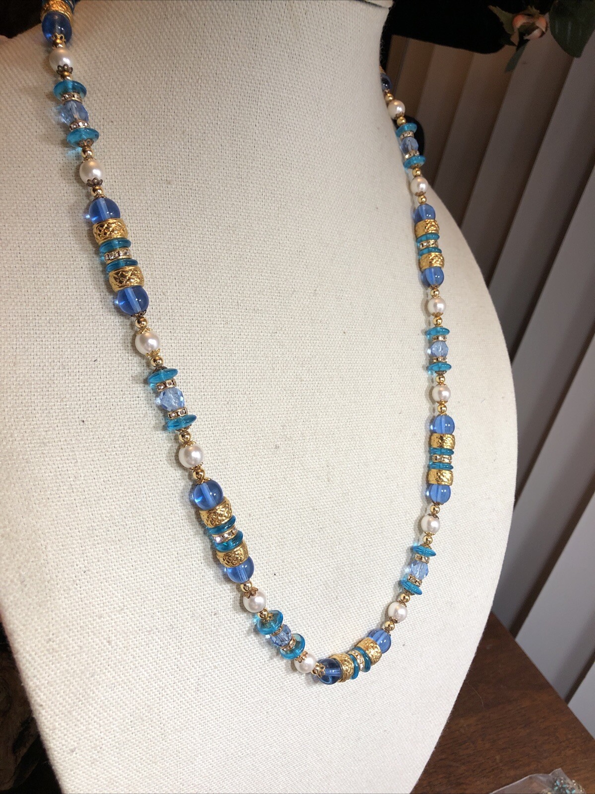 20. DAndre Venezia Gold tone Spacer Pearl Blue Yellow Glass bead Necklace 28″