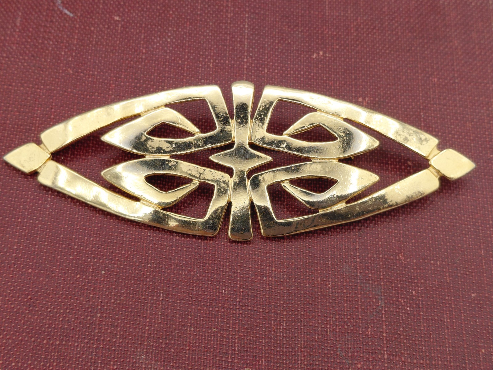 3.5″ JJ Horizontal Shaped Gold-Toned Symmetrical Hammered Metal Brooch