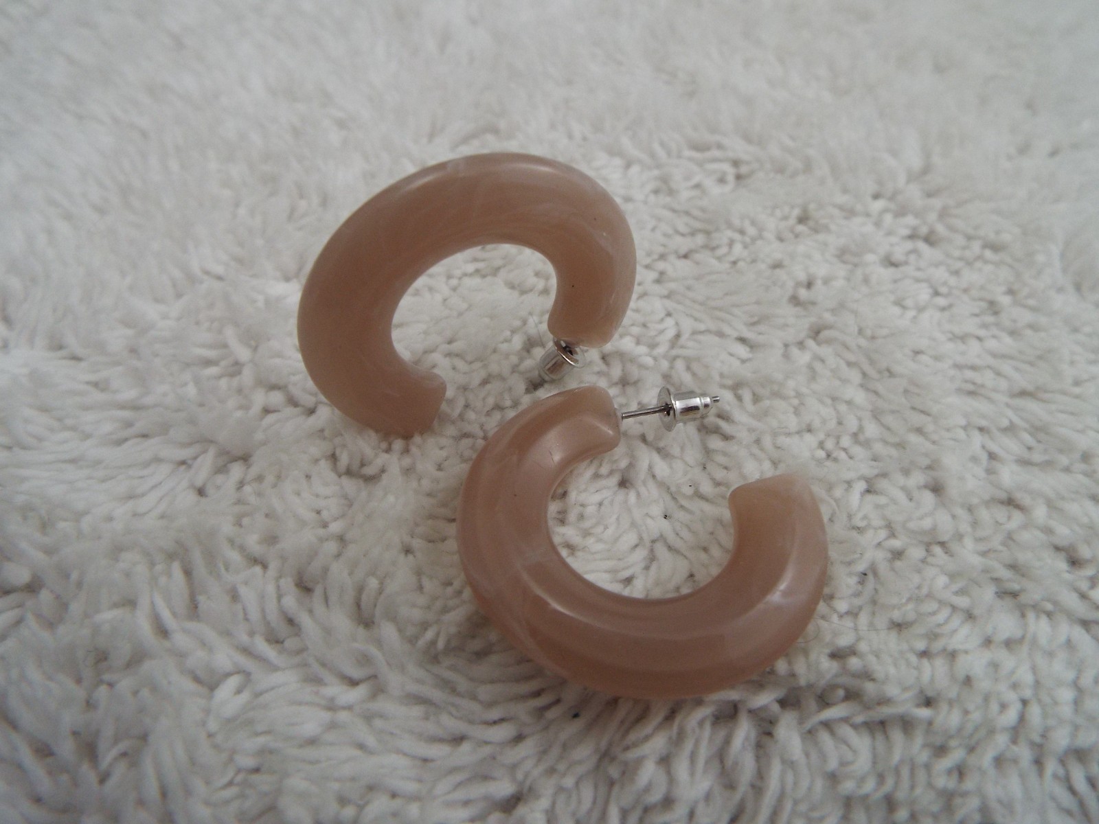 Taupe Acrylic Hoop Pierced Earrings (D21)