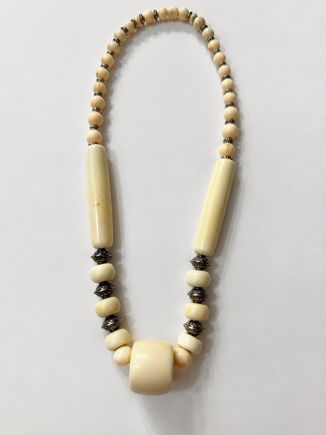 Vintage 1970s Faux Ivory Lucite 26” Statement Necklace Modernist Screw Clasp