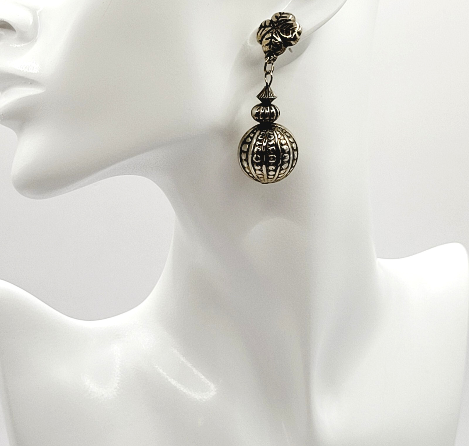 Four Leaf Clover Ornament Ball Drop Dangle Silver Tone Vintage Pierced Earrings