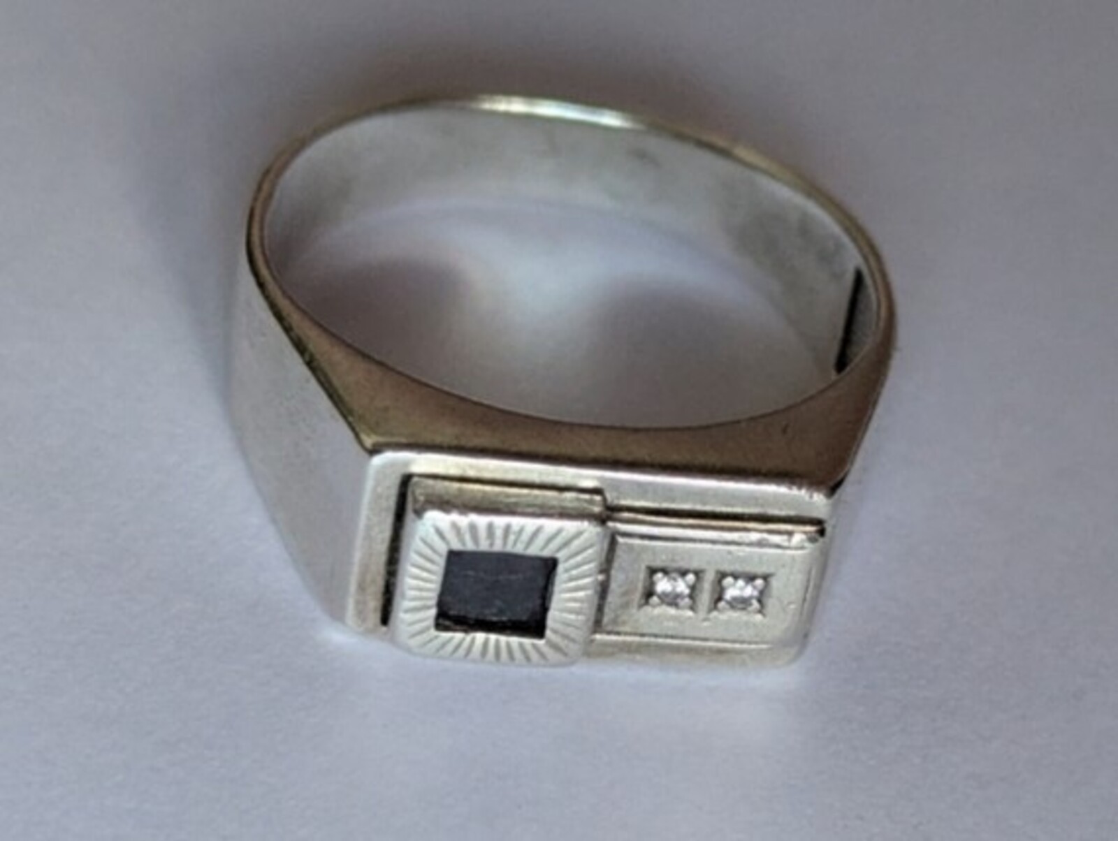 Vintage men’s signet ring sterling silver 925 Size 11.5 wt. 5.4 g.