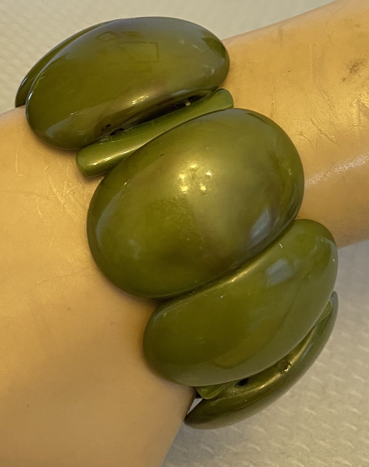 70s Vintage Plastic Stretch Bracelet Big Chunky Dark Green Marble 1-5/8″ Wide