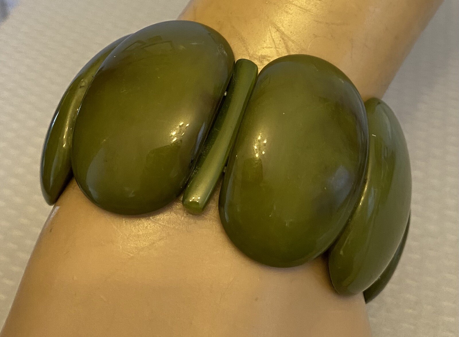 70s Vintage Plastic Stretch Bracelet Big Chunky Dark Green Marble 1-5/8″ Wide