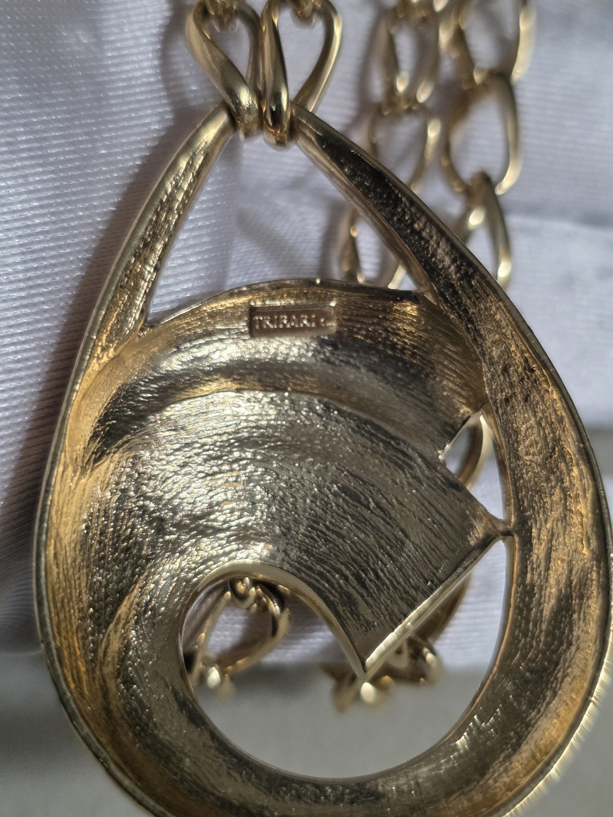 Vintage Trifari Goldtone Black Enamel Large Pendant Necklace 20 In