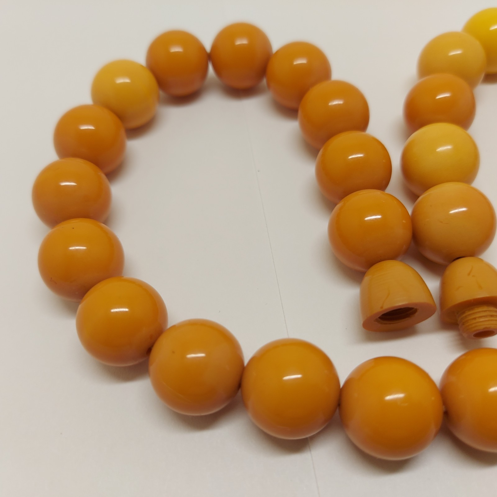 Vintage Butterscotch Egg Yolk Bakelite Round Beaded Necklace 15-1/2” 47g Tested