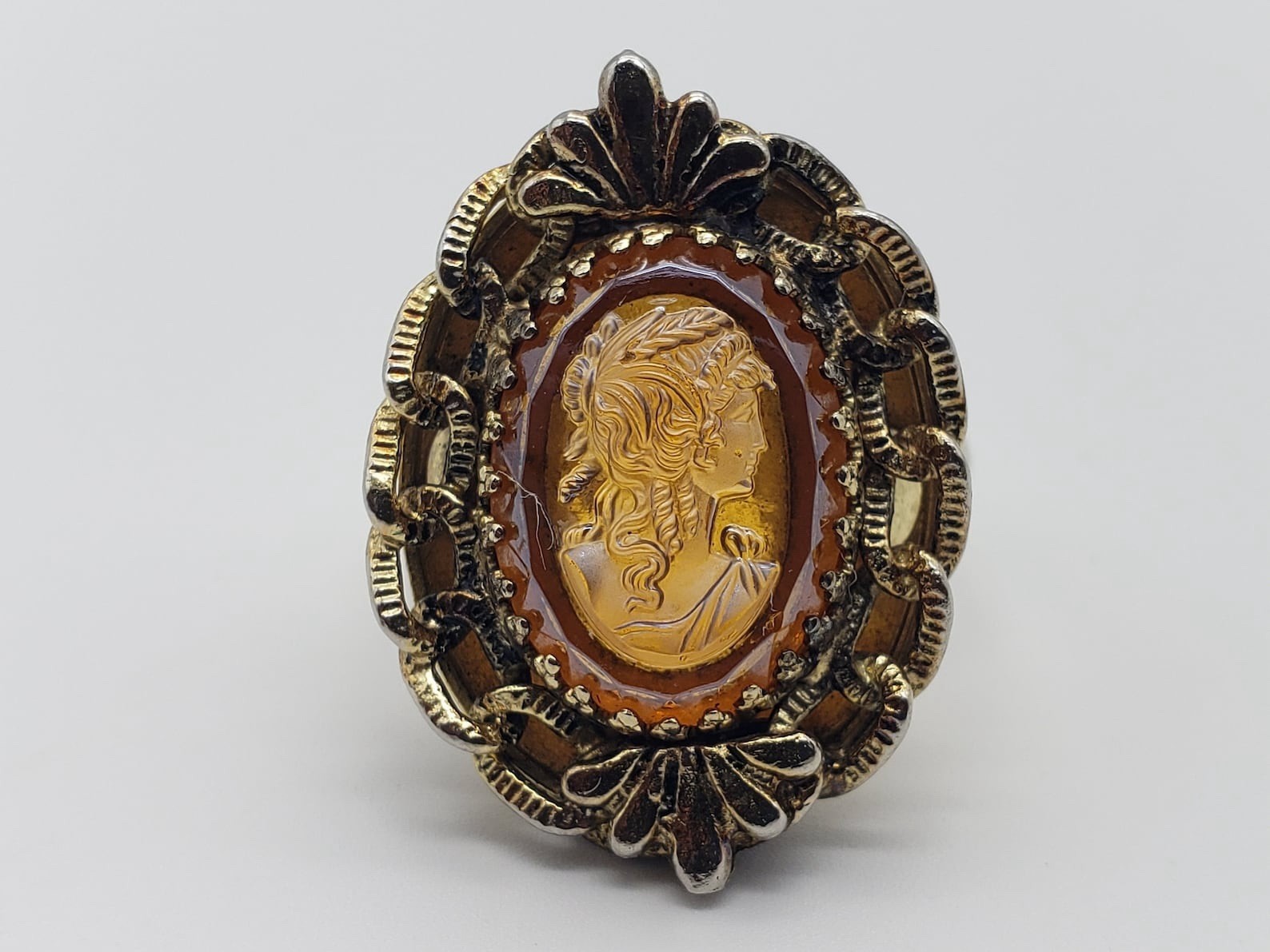 Whiting And Davis Amber Cameo Ring Signed Gold Chain Boarder Vintage 6.5-7