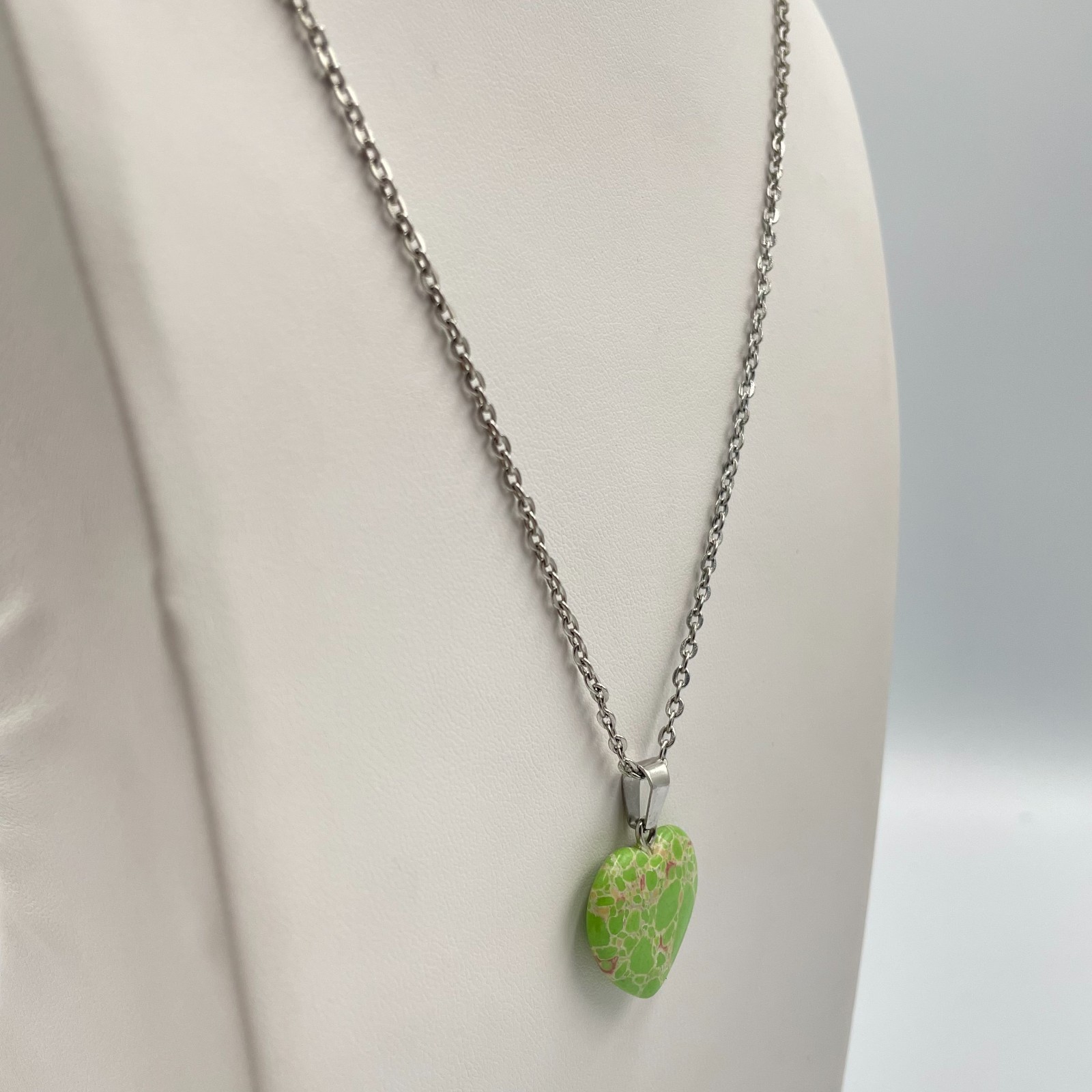 Vintage Y2K Silver-Tone Green Turquoise-Style Spiderweb Matrix Heart Necklace