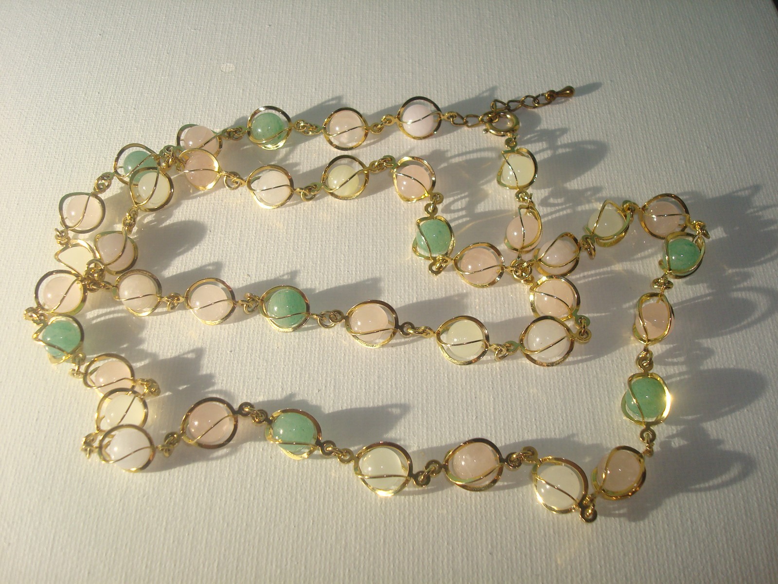 VINTAGE SEMI PRECIOUS GEMSTONE NECKLACE WIRE WRAP/CAGED PASTEL PINK,GREEN, 33″L