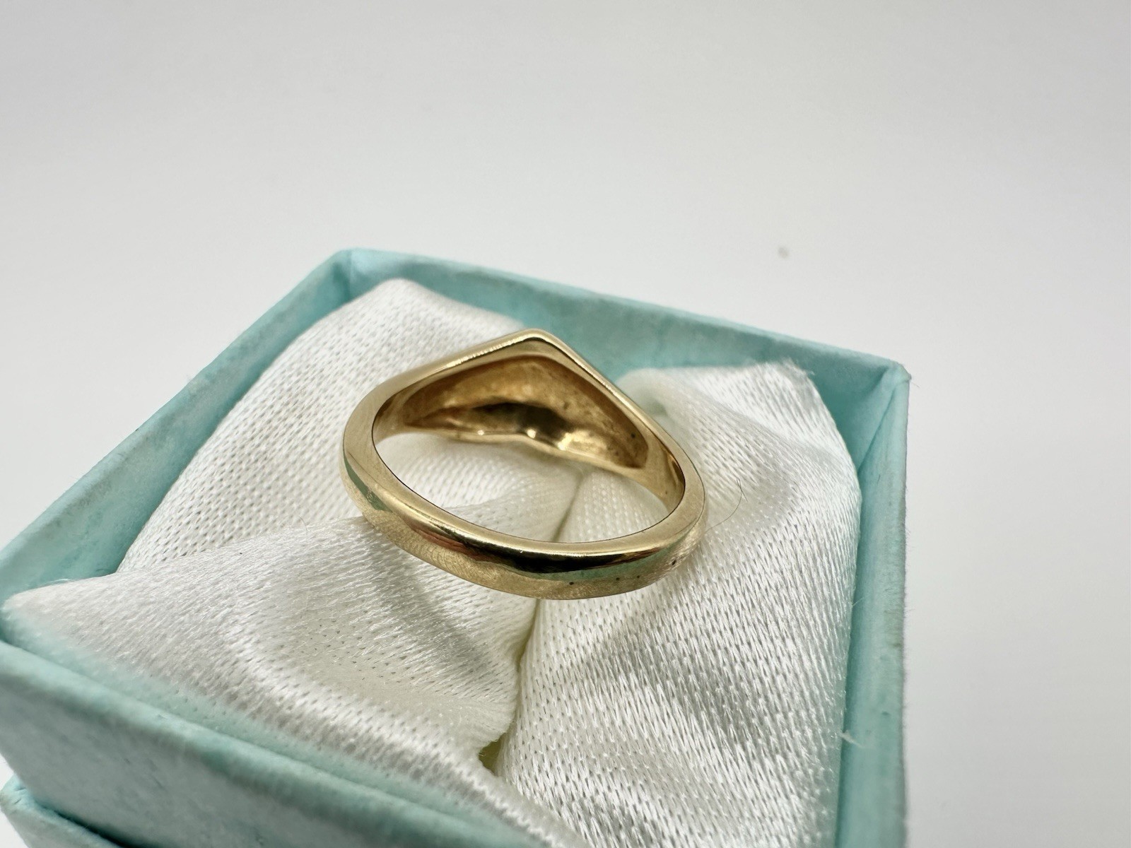 VTG Gold Tone Avon Heart Ring Red Rhinestone Sz5 Estate Sale Signed Trendy Read