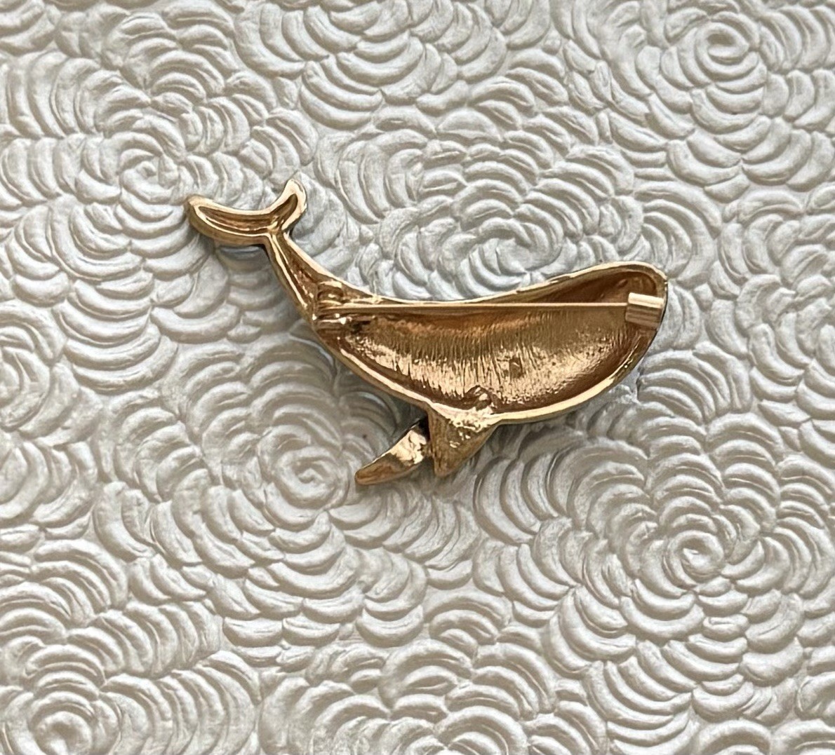 Vintage style Whale brooch enamel on gold tone metal