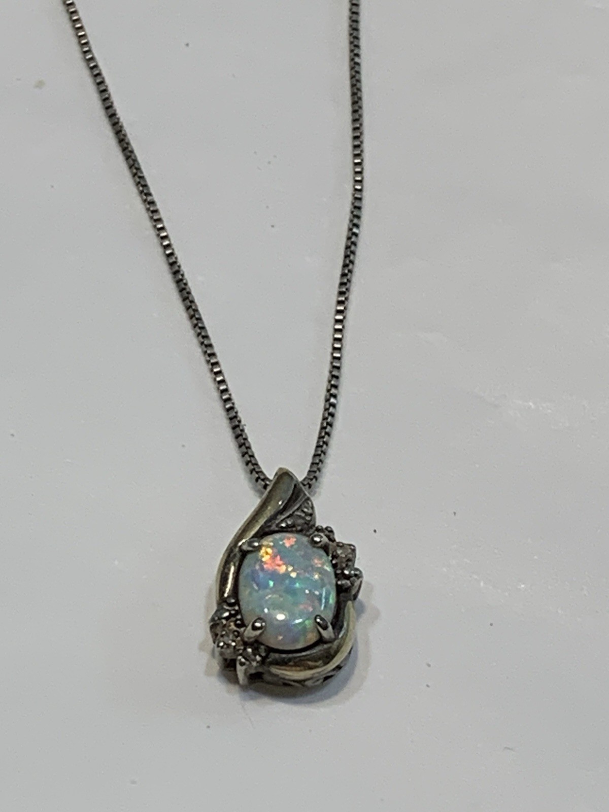Vtg 10kt Over Sterling Silver Opal Pendent On Box Chain