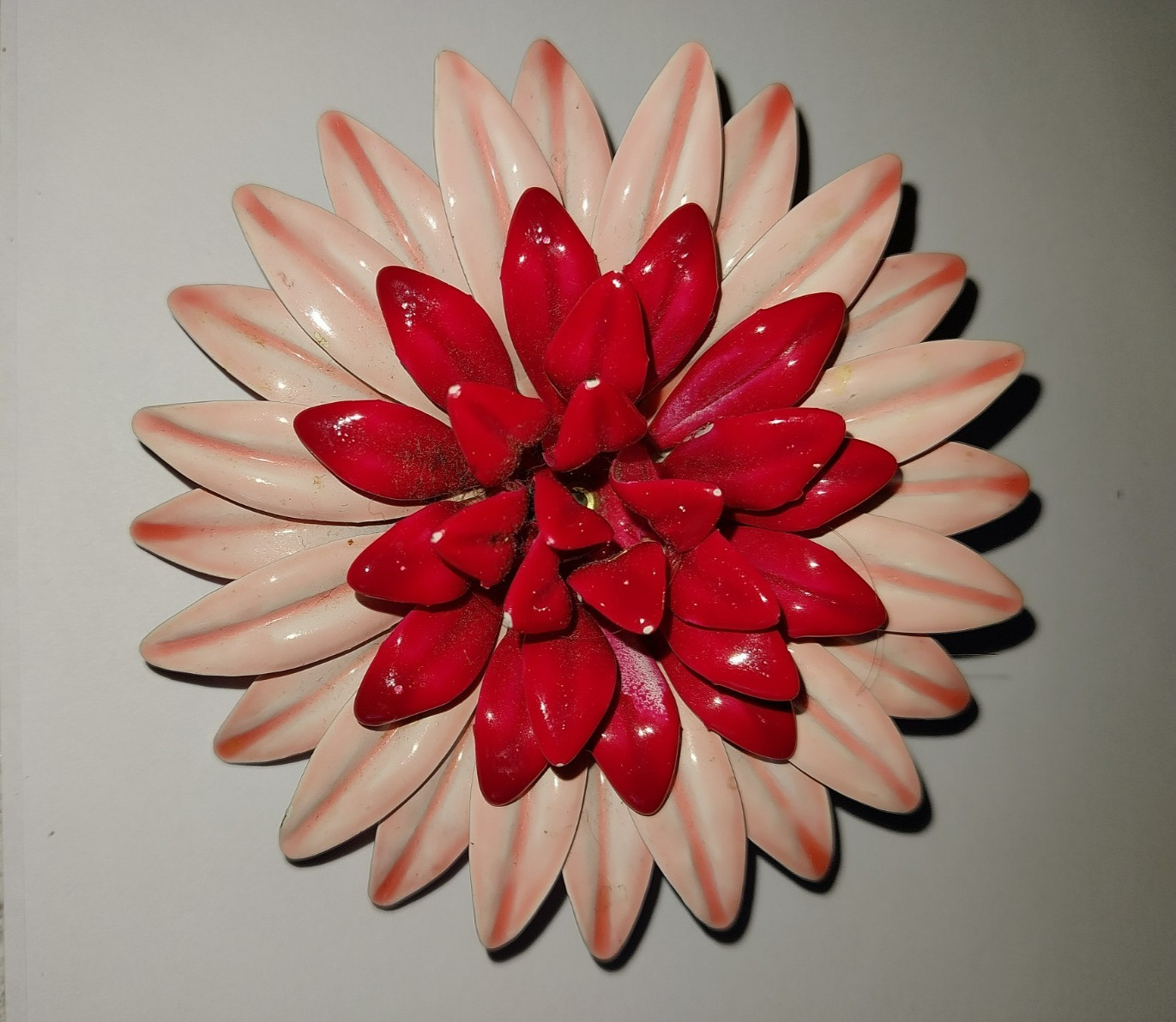 VINTAGE LARGE 3″ ENAMELED METAL BROOCH / PIN PINK RED DAISY STYLE FLOWER