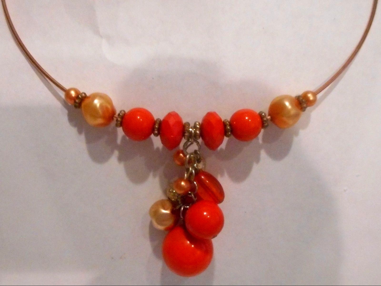 Vtg Coral Lucite,Faux Baroque Pearls & Gold Tone Beads,Neck Wire Choker Necklace