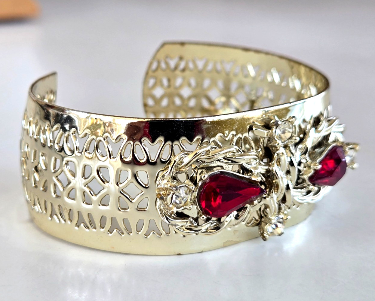 Vintage Red & Clear Rhinestone Gold Tone Lace Cuff Bracelet 6-3/8″