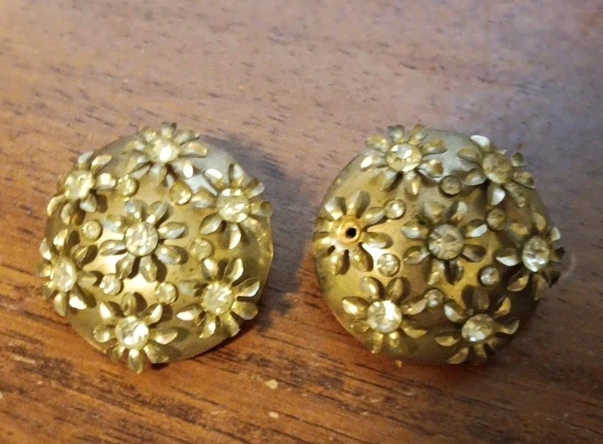 Vintage Barclay Daisy Cluster Rhinestone Clip On Gold Tone Earrings MCM Jewelry
